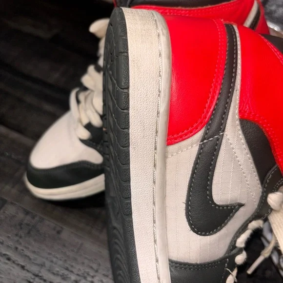 Air Jordan 1 Mid SE Womens Size 7 Newsprint Crimson - Picture 12 of 13